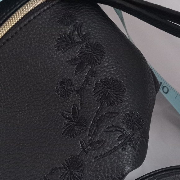 Rossetti Ladies-Crossbody Black Leather Purse Medium NWT 69 USA dollars - Picture 2 of 10